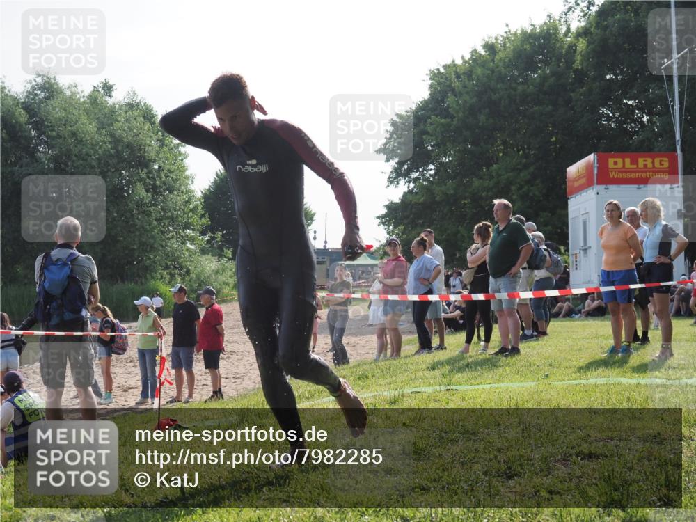 15.06.2025 - 27. Vierlanden-Triathlon KatJ http://msf.ph/oto/7982285 15.06.2025 08:48:24 Schwimmen 70 meine-sportfotos.de