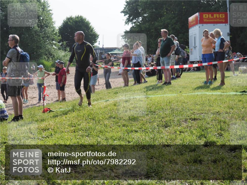 15.06.2025 - 27. Vierlanden-Triathlon KatJ http://msf.ph/oto/7982292 15.06.2025 08:48:40 Schwimmen 123 meine-sportfotos.de