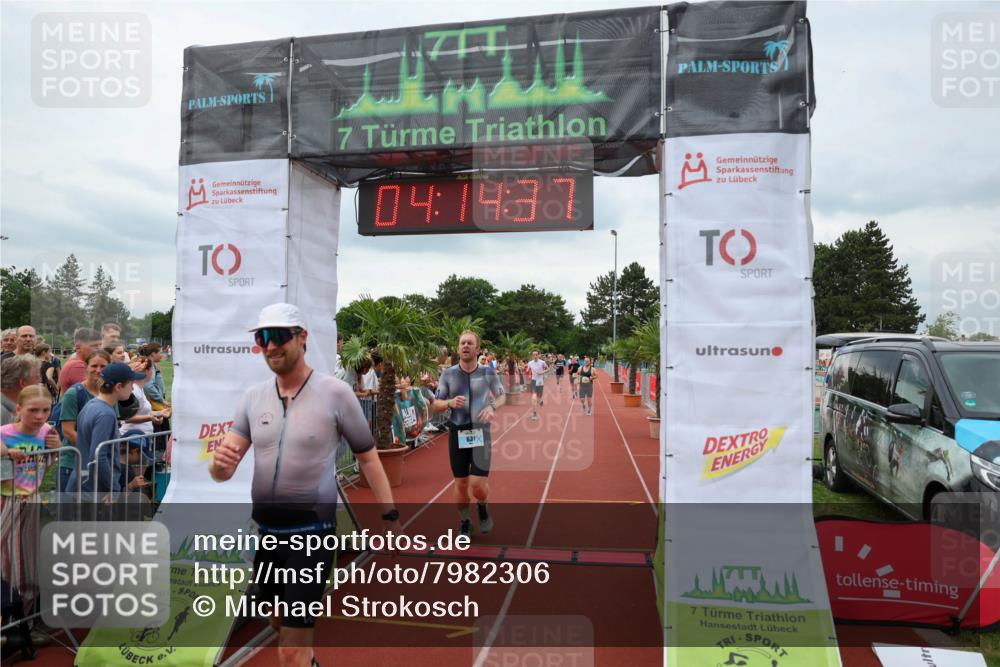 15.06.2025 - 7 Türme Triathlon Michael Strokosch http://msf.ph/oto/7982306 15.06.2025 14:14:37 Ziel 372, 387, 631, 669, 771, 934, 1010 meine-sportfotos.de