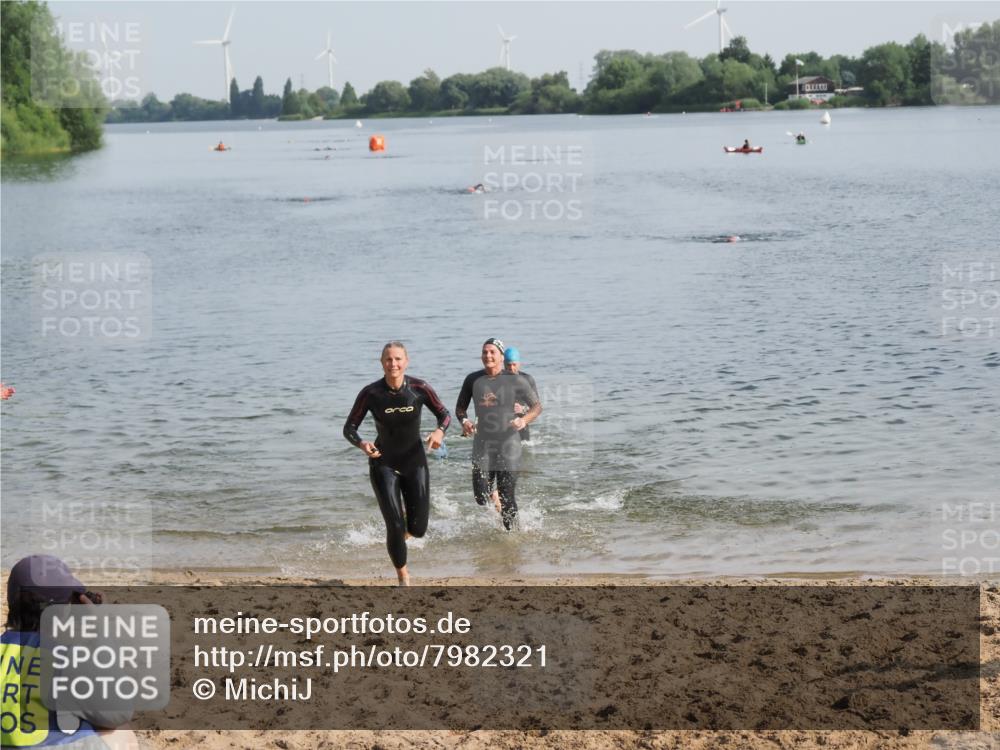 21.06.2025 - 27. Vierlanden-Triathlon MichiJ http://msf.ph/oto/7982321 15.06.2026 09:05:14 Schwimmen 209, 221, 222 meine-sportfotos.de