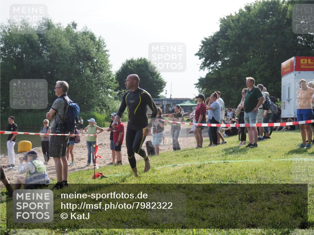 15.06.2025 - 27. Vierlanden-Triathlon KatJ http://msf.ph/oto/7982322 15.06.2025 08:48:40 Schwimmen 123 meine-sportfotos.de