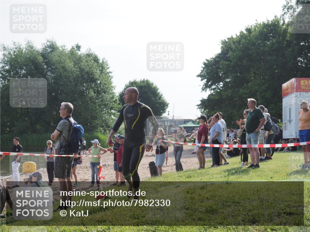15.06.2025 - 27. Vierlanden-Triathlon KatJ http://msf.ph/oto/7982330 15.06.2025 08:48:40 Schwimmen 123 meine-sportfotos.de