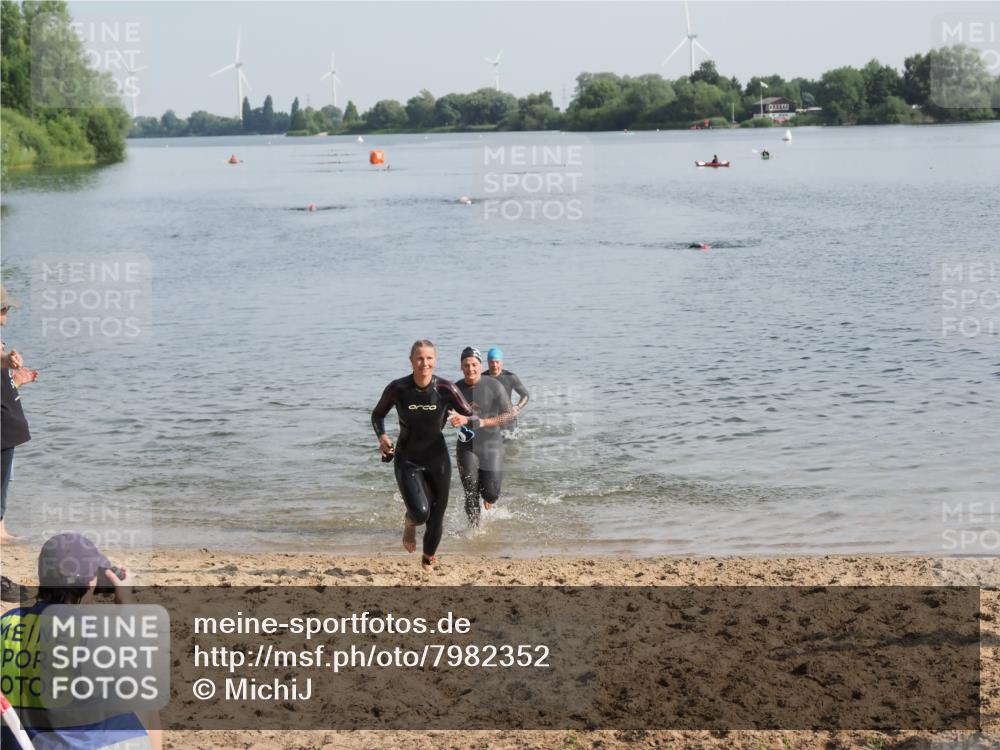 21.06.2025 - 27. Vierlanden-Triathlon MichiJ http://msf.ph/oto/7982352 15.06.2026 09:05:14 Schwimmen 209, 221, 222 meine-sportfotos.de