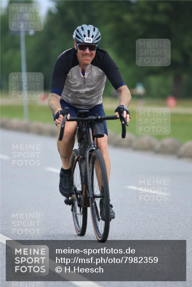 15.06.2025 - 27. Vierlanden-Triathlon H.Heesch http://msf.ph/oto/7982359 15.06.2025 10:52:16 Radfahren 269, 386, 468, 513 meine-sportfotos.de