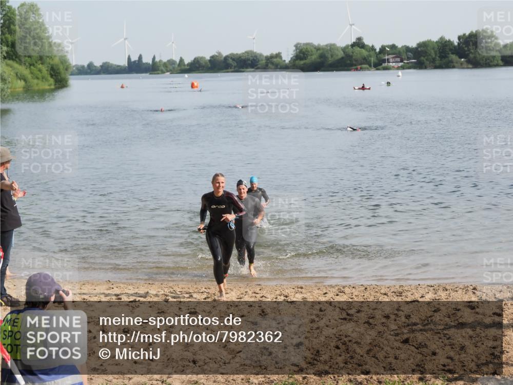 21.06.2025 - 27. Vierlanden-Triathlon MichiJ http://msf.ph/oto/7982362 15.06.2026 09:05:15 Schwimmen 209, 221, 222 meine-sportfotos.de