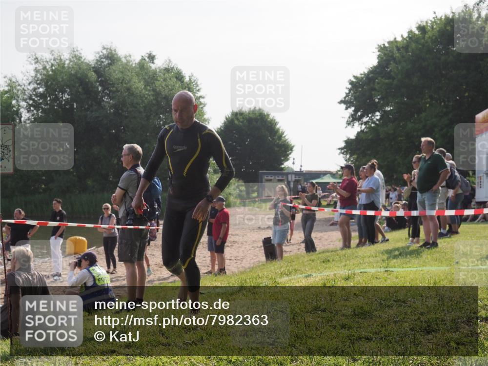 15.06.2025 - 27. Vierlanden-Triathlon KatJ http://msf.ph/oto/7982363 15.06.2025 08:48:41 Schwimmen 123 meine-sportfotos.de