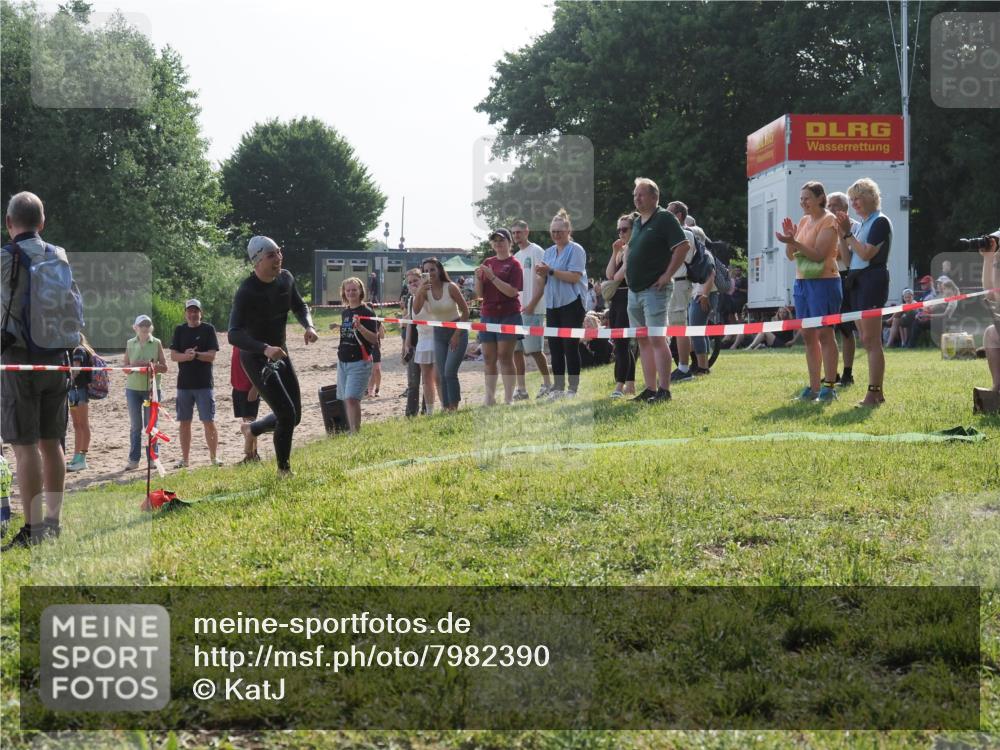 15.06.2025 - 27. Vierlanden-Triathlon KatJ http://msf.ph/oto/7982390 15.06.2025 08:48:49 Schwimmen 19 meine-sportfotos.de
