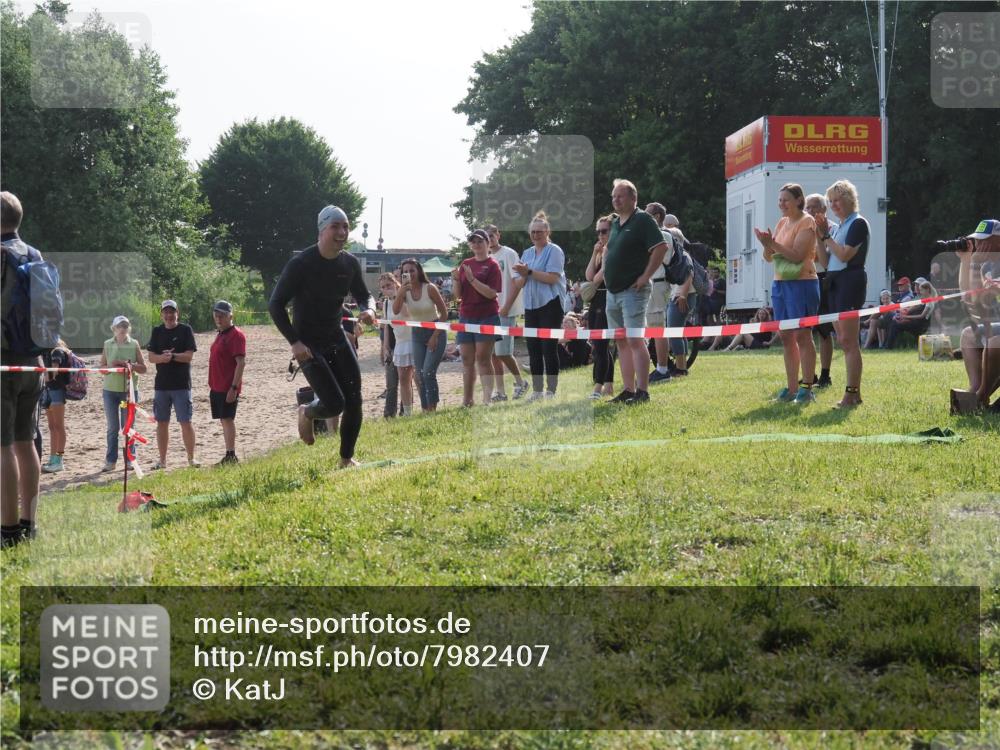 15.06.2025 - 27. Vierlanden-Triathlon KatJ http://msf.ph/oto/7982407 15.06.2025 08:48:49 Schwimmen 19 meine-sportfotos.de