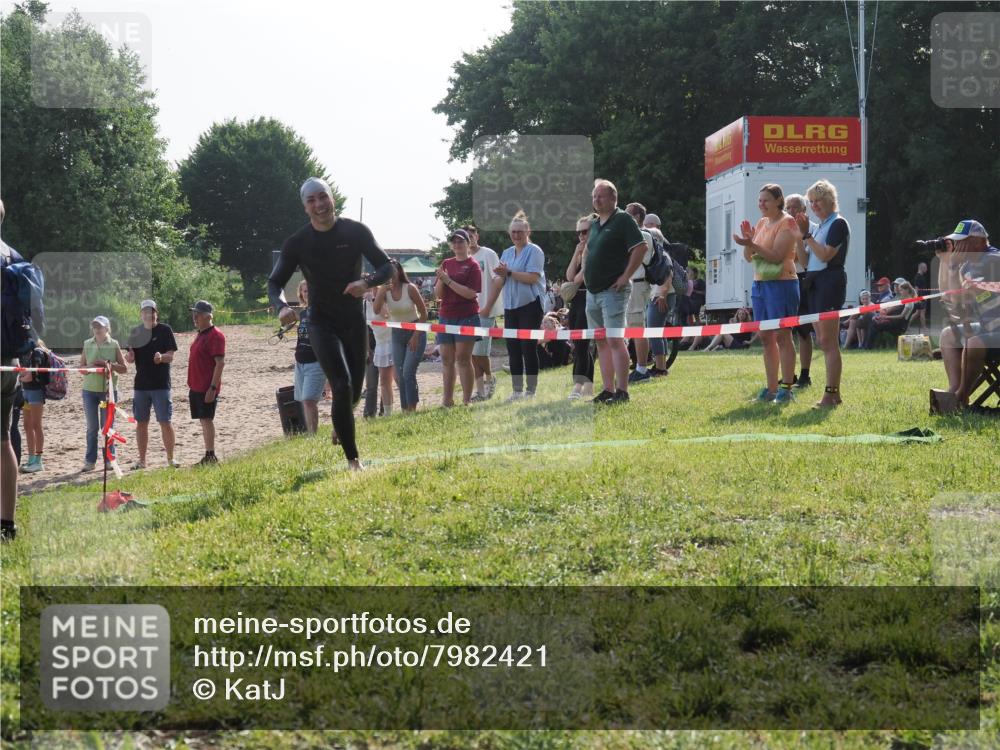 15.06.2025 - 27. Vierlanden-Triathlon KatJ http://msf.ph/oto/7982421 15.06.2025 08:48:49 Schwimmen 19 meine-sportfotos.de