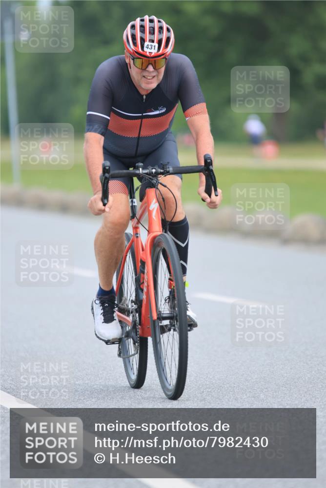 15.06.2025 - 27. Vierlanden-Triathlon H.Heesch http://msf.ph/oto/7982430 15.06.2025 10:52:26 Radfahren 269, 431, 468 meine-sportfotos.de