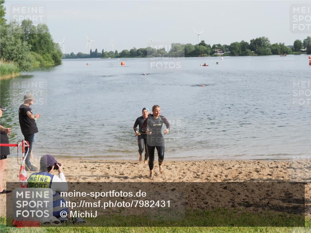 21.06.2025 - 27. Vierlanden-Triathlon MichiJ http://msf.ph/oto/7982431 15.06.2026 09:05:15 Schwimmen 209, 221, 222 meine-sportfotos.de