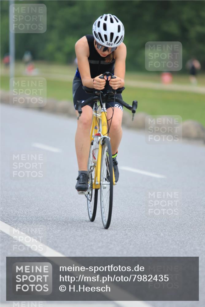 15.06.2025 - 27. Vierlanden-Triathlon H.Heesch http://msf.ph/oto/7982435 15.06.2025 10:52:36 Radfahren 234, 564 meine-sportfotos.de