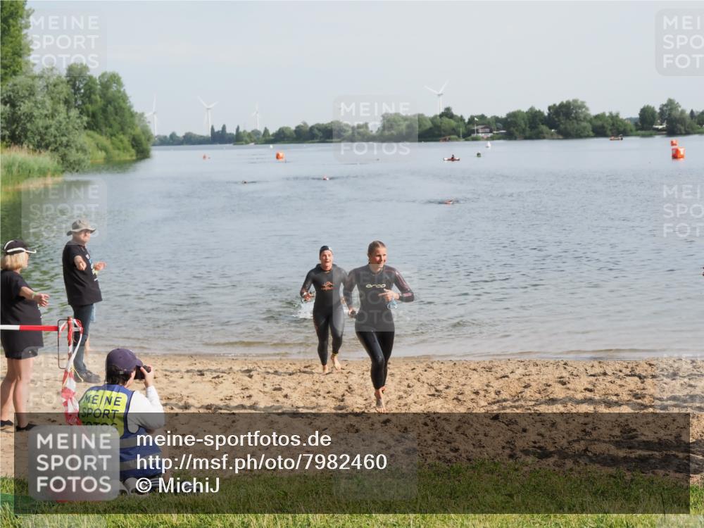 21.06.2025 - 27. Vierlanden-Triathlon MichiJ http://msf.ph/oto/7982460 15.06.2026 09:05:16 Schwimmen 209, 221, 222 meine-sportfotos.de