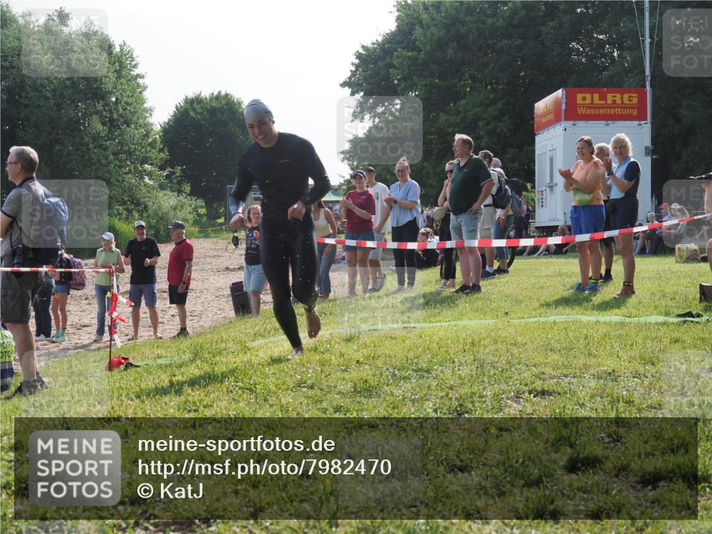 15.06.2025 - 27. Vierlanden-Triathlon KatJ http://msf.ph/oto/7982470 15.06.2025 08:48:50 Schwimmen 19, 144 meine-sportfotos.de