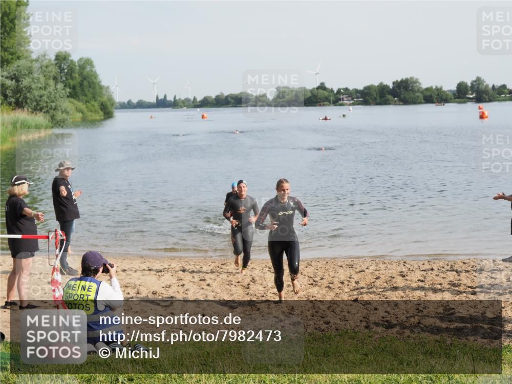 21.06.2025 - 27. Vierlanden-Triathlon MichiJ http://msf.ph/oto/7982473 15.06.2026 09:05:16 Schwimmen 209, 221, 222 meine-sportfotos.de