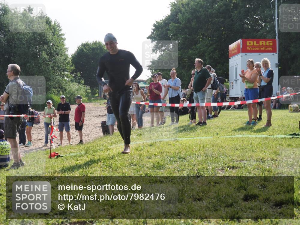 15.06.2025 - 27. Vierlanden-Triathlon KatJ http://msf.ph/oto/7982476 15.06.2025 08:48:50 Schwimmen 19, 144 meine-sportfotos.de