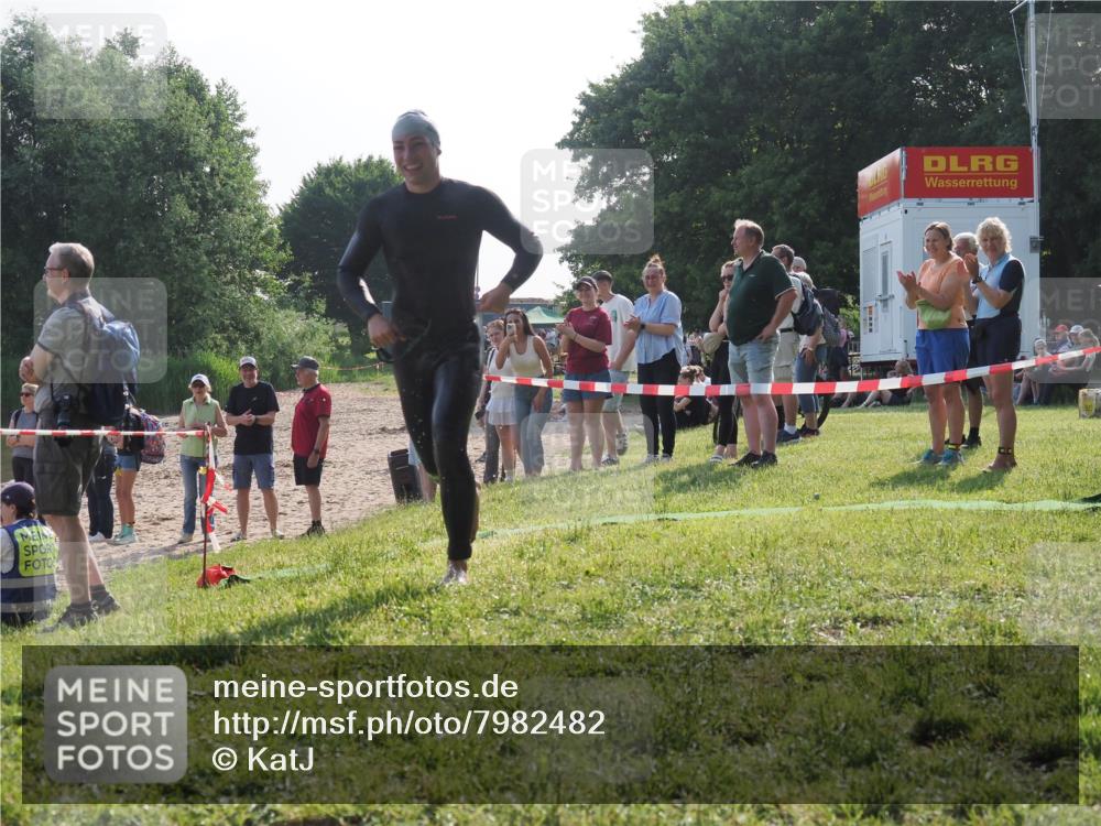 15.06.2025 - 27. Vierlanden-Triathlon KatJ http://msf.ph/oto/7982482 15.06.2025 08:48:50 Schwimmen 19, 144 meine-sportfotos.de