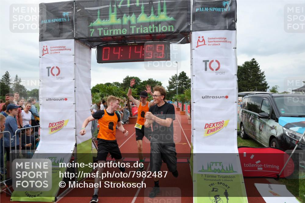 15.06.2025 - 7 Türme Triathlon Michael Strokosch http://msf.ph/oto/7982487 15.06.2025 14:14:59 Ziel 1027, 1114, 1129 meine-sportfotos.de