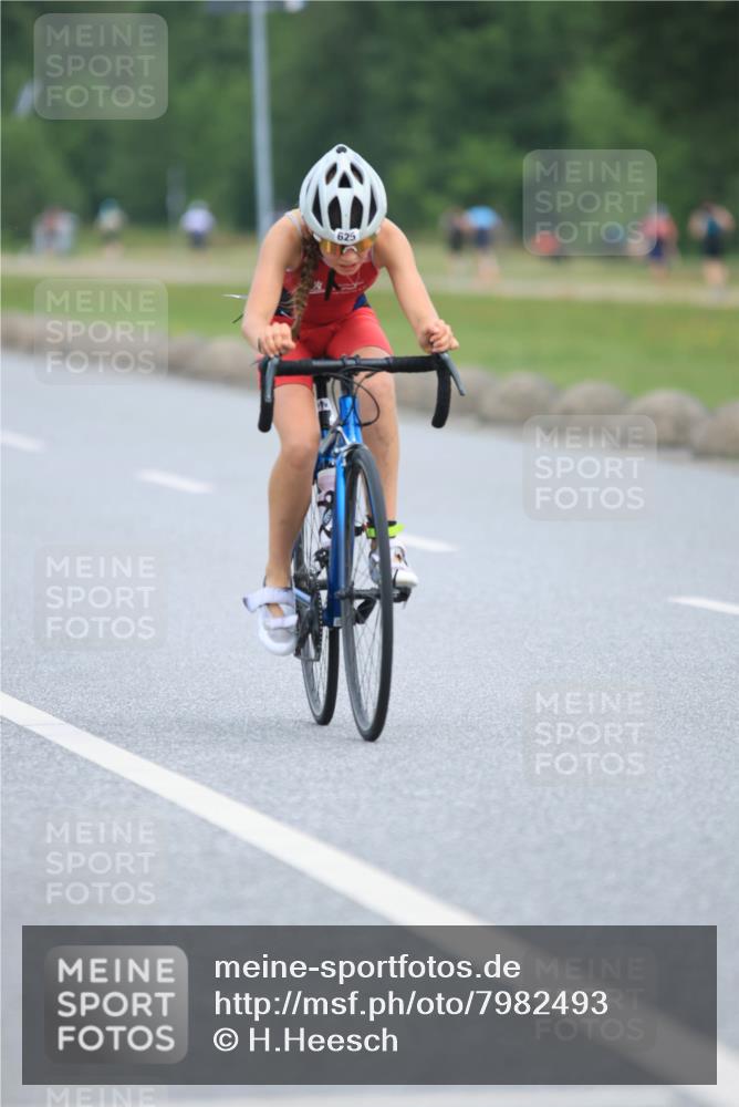 15.06.2025 - 27. Vierlanden-Triathlon H.Heesch http://msf.ph/oto/7982493 15.06.2025 10:52:52 Radfahren 58, 429, 625 meine-sportfotos.de