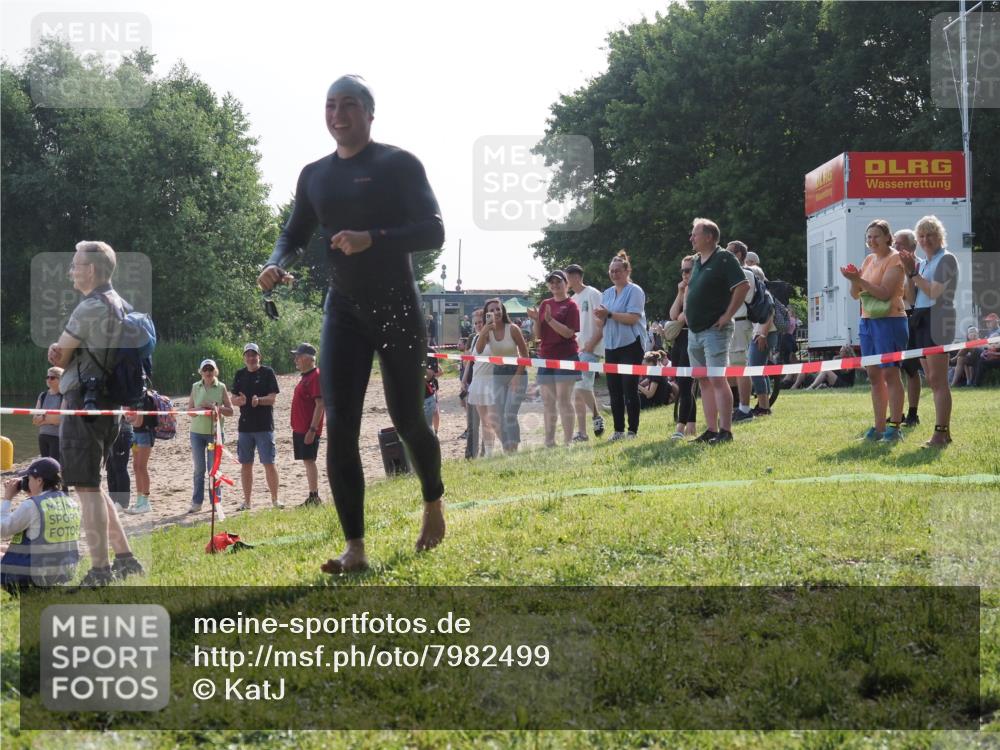 15.06.2025 - 27. Vierlanden-Triathlon KatJ http://msf.ph/oto/7982499 15.06.2025 08:48:50 Schwimmen 19, 144 meine-sportfotos.de