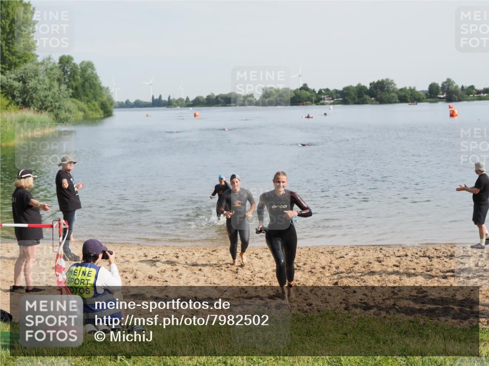 21.06.2025 - 27. Vierlanden-Triathlon MichiJ http://msf.ph/oto/7982502 15.06.2026 09:05:16 Schwimmen 209, 221, 222 meine-sportfotos.de