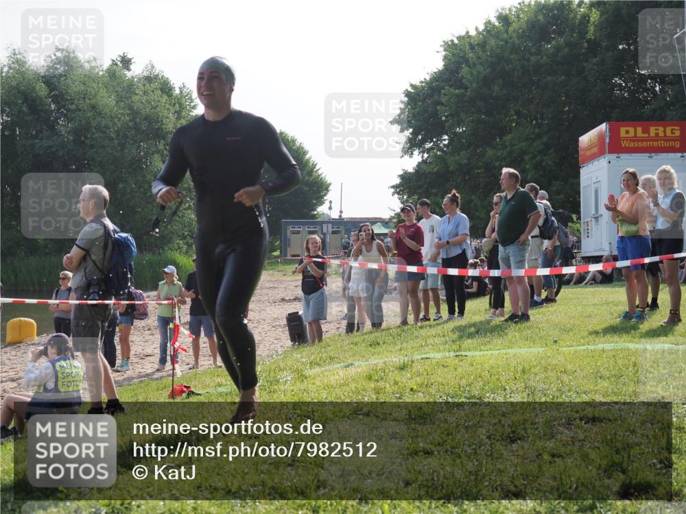 15.06.2025 - 27. Vierlanden-Triathlon KatJ http://msf.ph/oto/7982512 15.06.2025 08:48:51 Schwimmen 19, 144 meine-sportfotos.de