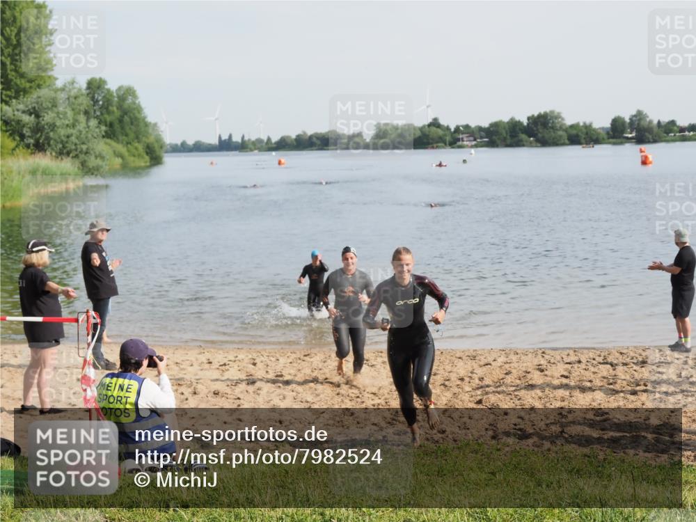 21.06.2025 - 27. Vierlanden-Triathlon MichiJ http://msf.ph/oto/7982524 15.06.2026 09:05:17 Schwimmen 209, 221, 222 meine-sportfotos.de