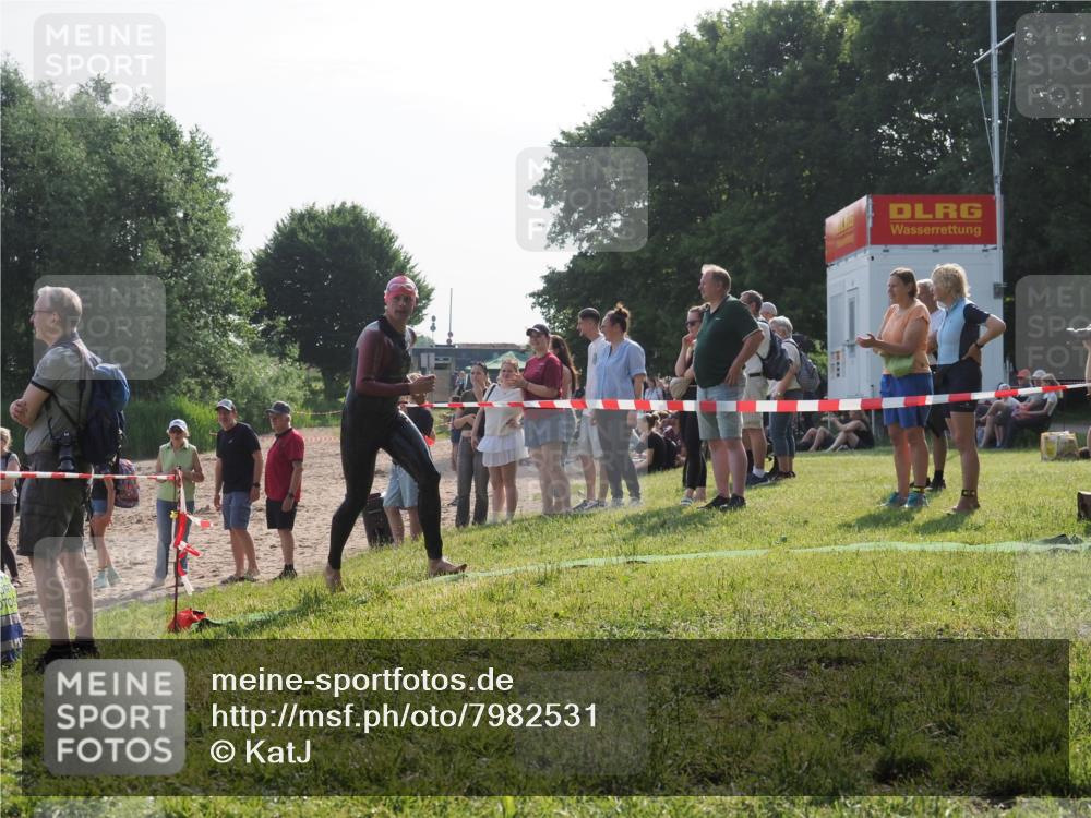 15.06.2025 - 27. Vierlanden-Triathlon KatJ http://msf.ph/oto/7982531 15.06.2025 08:48:56 Schwimmen 19, 115, 144 meine-sportfotos.de