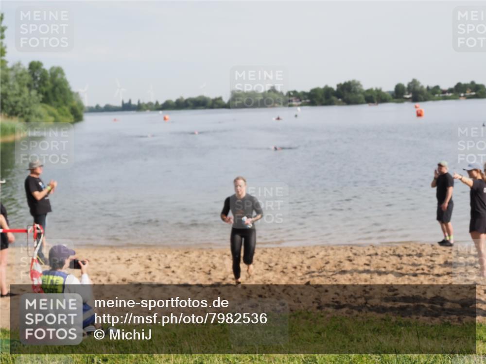 21.06.2025 - 27. Vierlanden-Triathlon MichiJ http://msf.ph/oto/7982536 15.06.2026 09:05:20 Schwimmen 209, 221, 222 meine-sportfotos.de