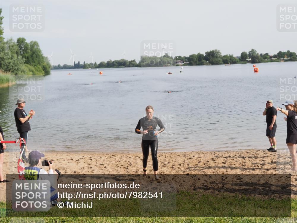 21.06.2025 - 27. Vierlanden-Triathlon MichiJ http://msf.ph/oto/7982541 15.06.2026 09:05:21 Schwimmen 209, 221, 222 meine-sportfotos.de
