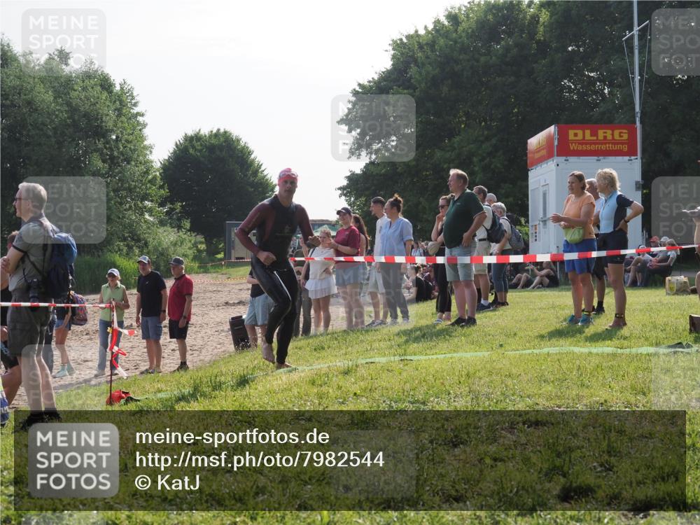 15.06.2025 - 27. Vierlanden-Triathlon KatJ http://msf.ph/oto/7982544 15.06.2025 08:48:56 Schwimmen 19, 115, 144 meine-sportfotos.de