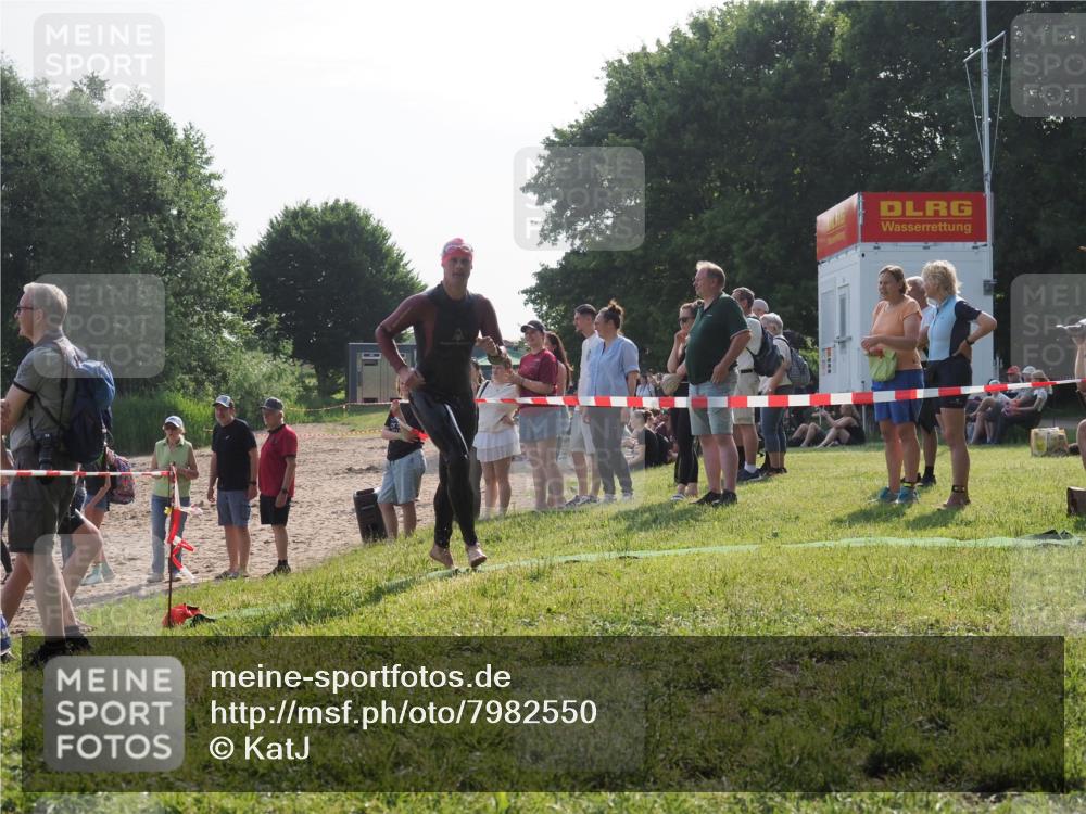15.06.2025 - 27. Vierlanden-Triathlon KatJ http://msf.ph/oto/7982550 15.06.2025 08:48:57 Schwimmen 19, 115, 144 meine-sportfotos.de