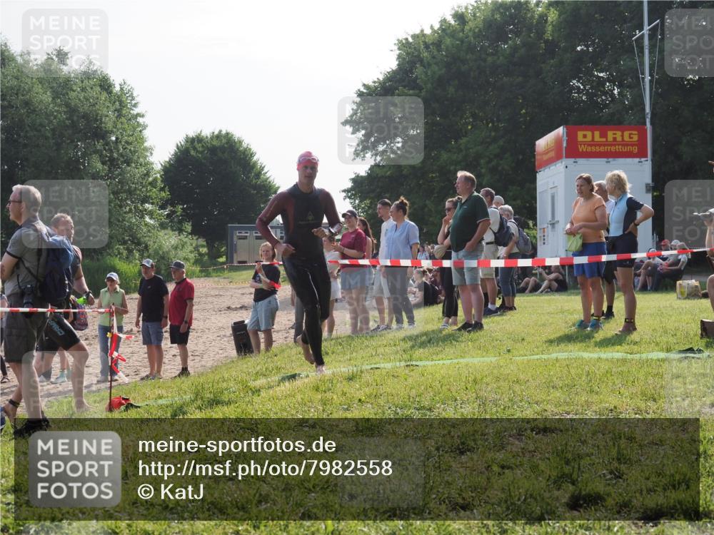 15.06.2025 - 27. Vierlanden-Triathlon KatJ http://msf.ph/oto/7982558 15.06.2025 08:48:57 Schwimmen 19, 115, 144 meine-sportfotos.de