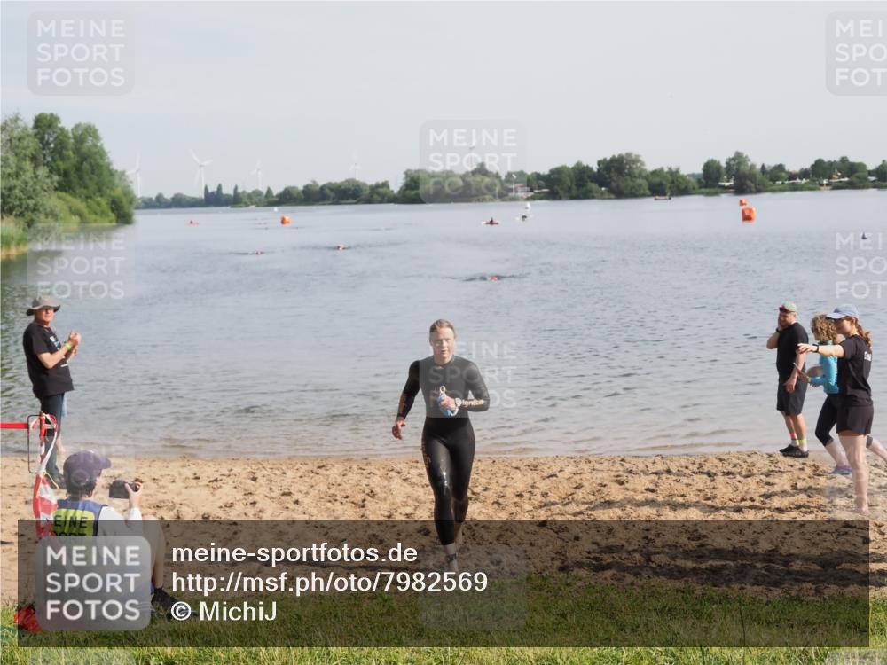 21.06.2025 - 27. Vierlanden-Triathlon MichiJ http://msf.ph/oto/7982569 15.06.2026 09:05:21 Schwimmen 209, 221, 222 meine-sportfotos.de