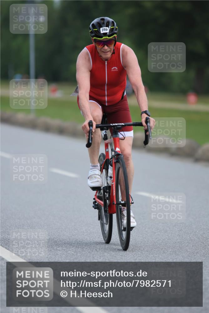 15.06.2025 - 27. Vierlanden-Triathlon H.Heesch http://msf.ph/oto/7982571 15.06.2025 10:53:04 Radfahren 247, 391, 399, 587, 615 meine-sportfotos.de