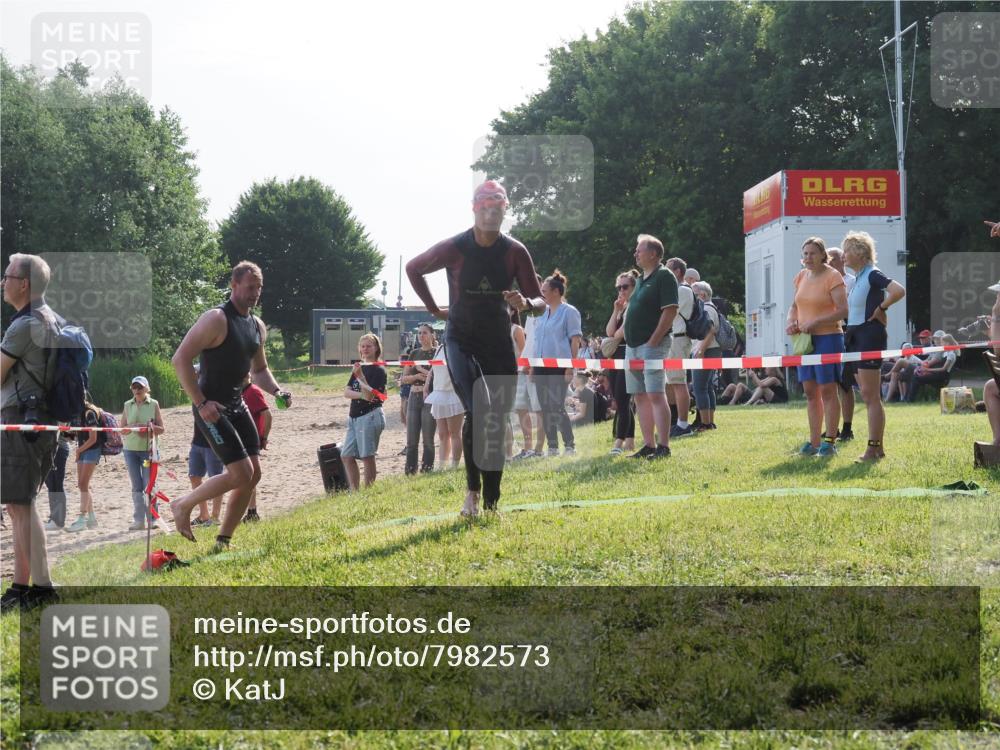 15.06.2025 - 27. Vierlanden-Triathlon KatJ http://msf.ph/oto/7982573 15.06.2025 08:48:57 Schwimmen 19, 115, 144 meine-sportfotos.de
