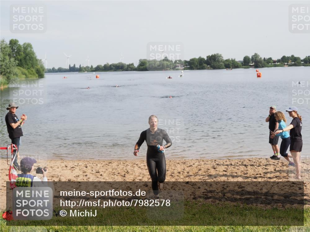21.06.2025 - 27. Vierlanden-Triathlon MichiJ http://msf.ph/oto/7982578 15.06.2026 09:05:21 Schwimmen 209, 221, 222 meine-sportfotos.de