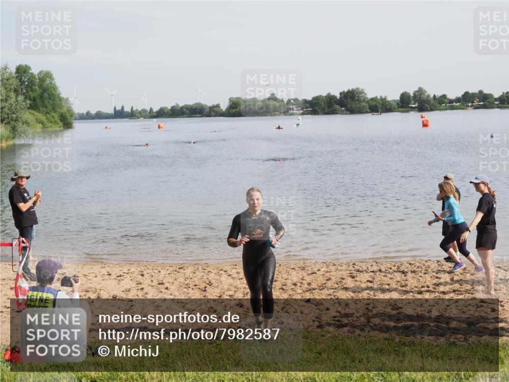 21.06.2025 - 27. Vierlanden-Triathlon MichiJ http://msf.ph/oto/7982587 15.06.2026 09:05:21 Schwimmen 209, 221, 222 meine-sportfotos.de