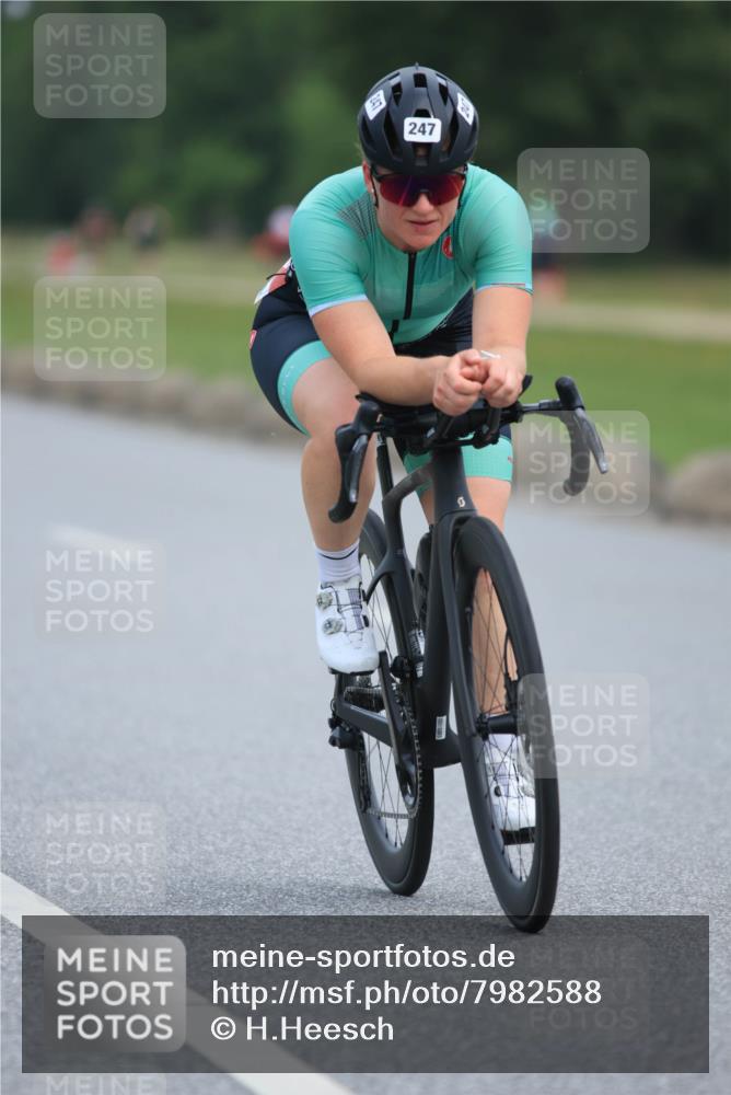 15.06.2025 - 27. Vierlanden-Triathlon H.Heesch http://msf.ph/oto/7982588 15.06.2025 10:53:07 Radfahren 247, 391, 399, 587, 609 meine-sportfotos.de