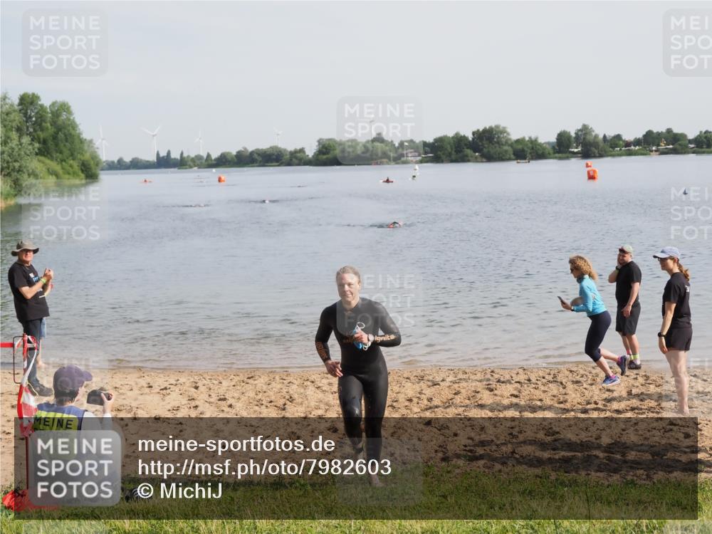 21.06.2025 - 27. Vierlanden-Triathlon MichiJ http://msf.ph/oto/7982603 15.06.2026 09:05:21 Schwimmen 209, 221, 222 meine-sportfotos.de