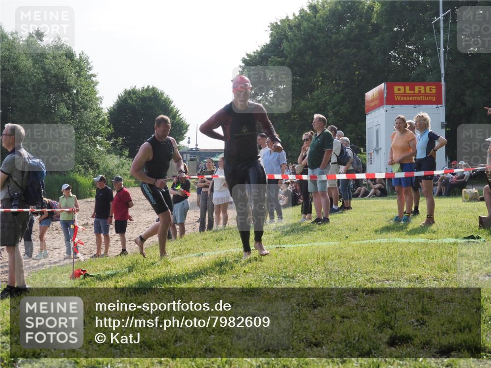 15.06.2025 - 27. Vierlanden-Triathlon KatJ http://msf.ph/oto/7982609 15.06.2025 08:48:58 Schwimmen 19, 115, 144 meine-sportfotos.de