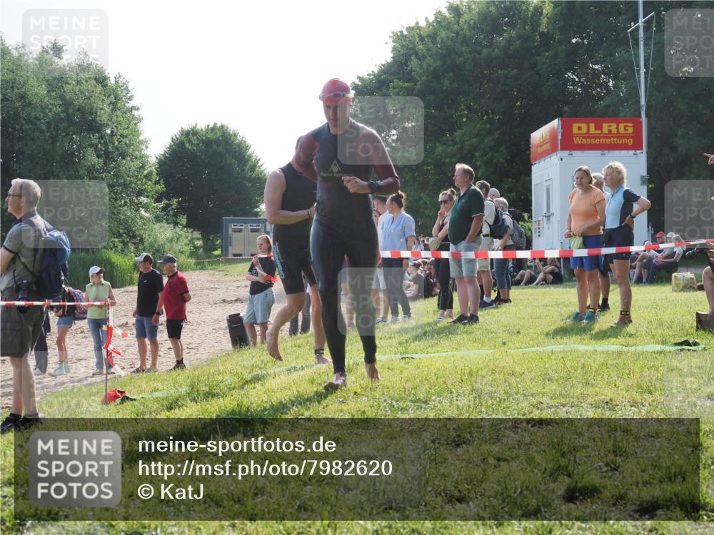 15.06.2025 - 27. Vierlanden-Triathlon KatJ http://msf.ph/oto/7982620 15.06.2025 08:48:58 Schwimmen 19, 115, 144 meine-sportfotos.de