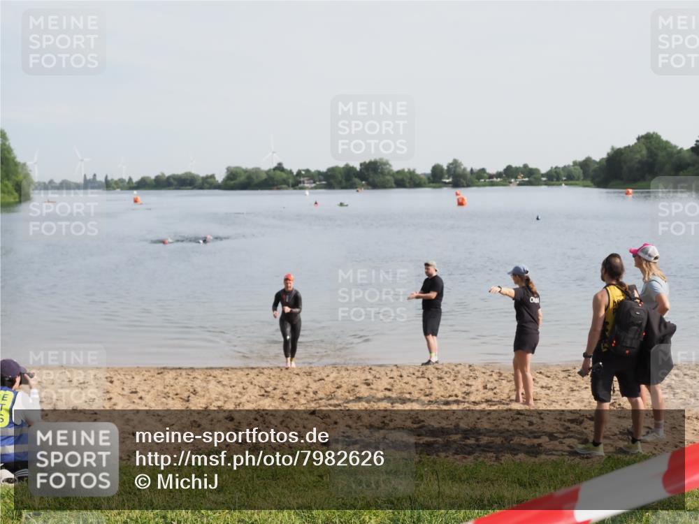 21.06.2025 - 27. Vierlanden-Triathlon MichiJ http://msf.ph/oto/7982626 15.06.2026 09:06:07 Schwimmen 216 meine-sportfotos.de