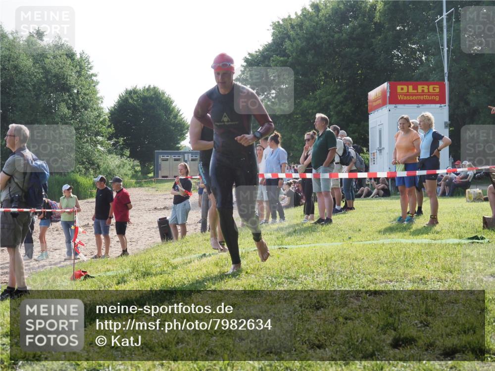 15.06.2025 - 27. Vierlanden-Triathlon KatJ http://msf.ph/oto/7982634 15.06.2025 08:48:58 Schwimmen 19, 115, 144 meine-sportfotos.de