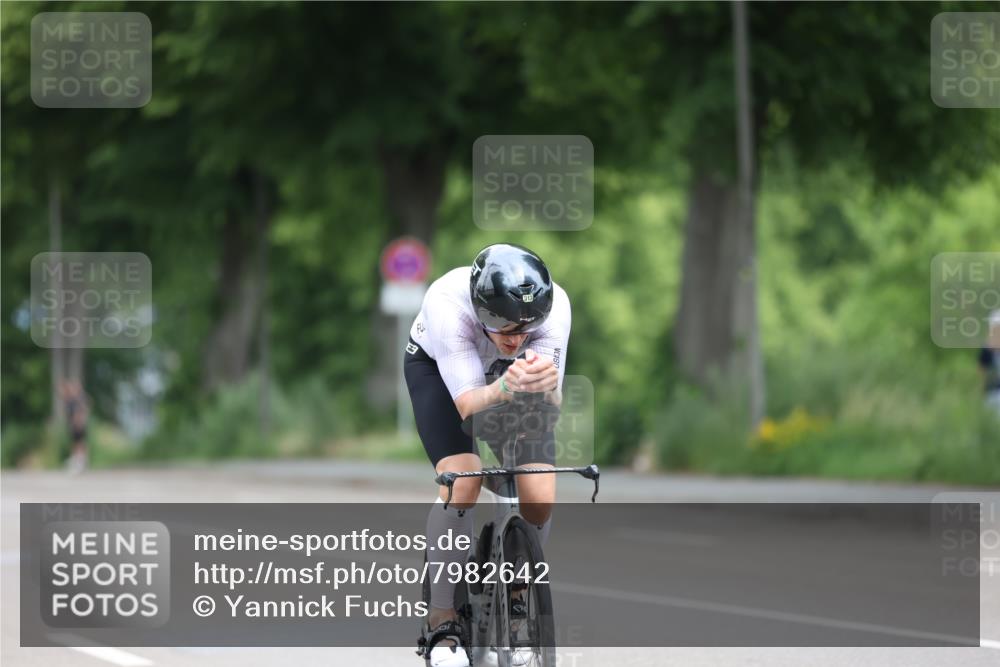 15.06.2025 - 7 Türme Triathlon Yannick Fuchs http://msf.ph/oto/7982642 15.06.2025 11:32:08 Radfahren 313 meine-sportfotos.de
