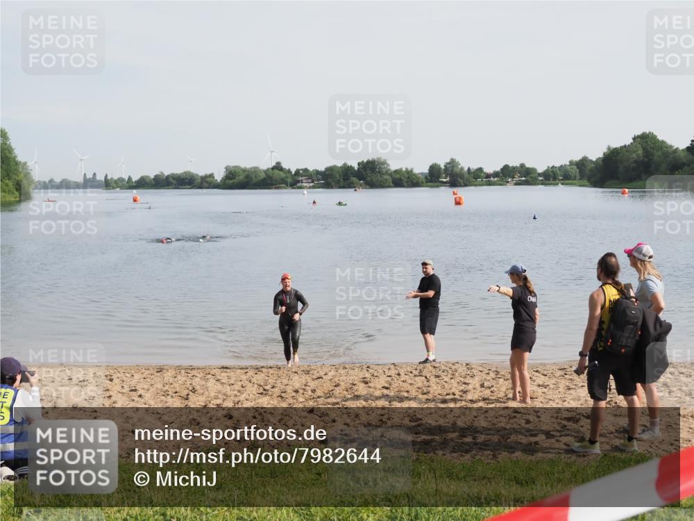 21.06.2025 - 27. Vierlanden-Triathlon MichiJ http://msf.ph/oto/7982644 15.06.2026 09:06:08 Schwimmen 216 meine-sportfotos.de