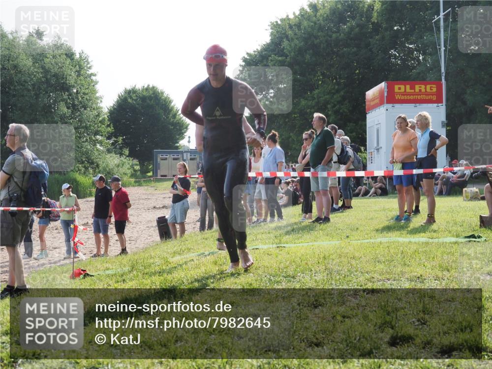 15.06.2025 - 27. Vierlanden-Triathlon KatJ http://msf.ph/oto/7982645 15.06.2025 08:48:58 Schwimmen 19, 115, 144 meine-sportfotos.de