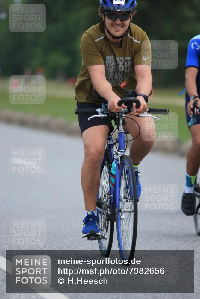 15.06.2025 - 27. Vierlanden-Triathlon H.Heesch http://msf.ph/oto/7982656 15.06.2025 10:53:37 Radfahren 70, 113, 181, 201, 290 meine-sportfotos.de