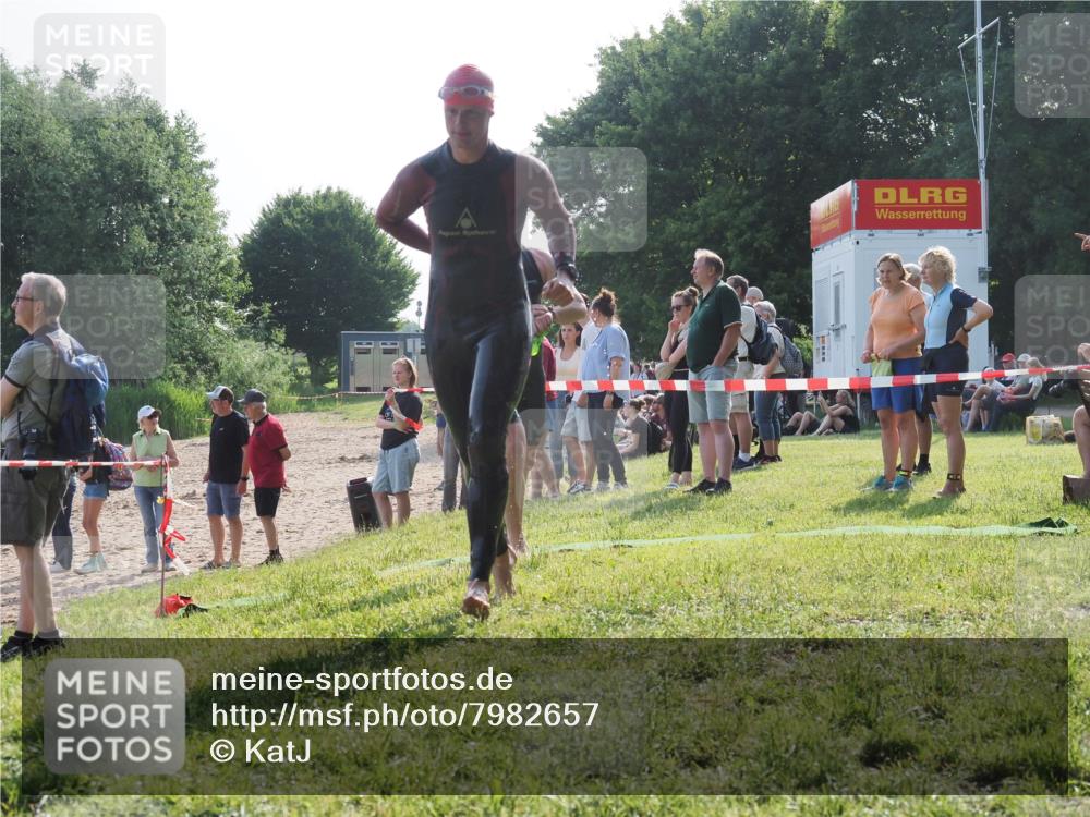 15.06.2025 - 27. Vierlanden-Triathlon KatJ http://msf.ph/oto/7982657 15.06.2025 08:48:58 Schwimmen 19, 115, 144 meine-sportfotos.de