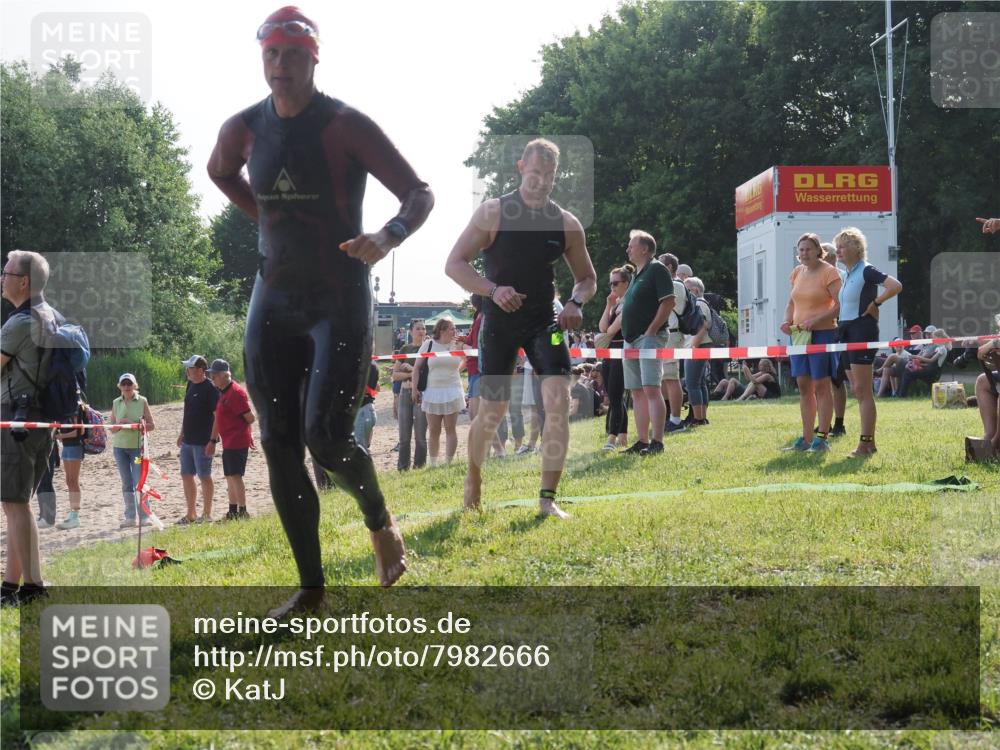 15.06.2025 - 27. Vierlanden-Triathlon KatJ http://msf.ph/oto/7982666 15.06.2025 08:48:59 Schwimmen 19, 115, 144 meine-sportfotos.de